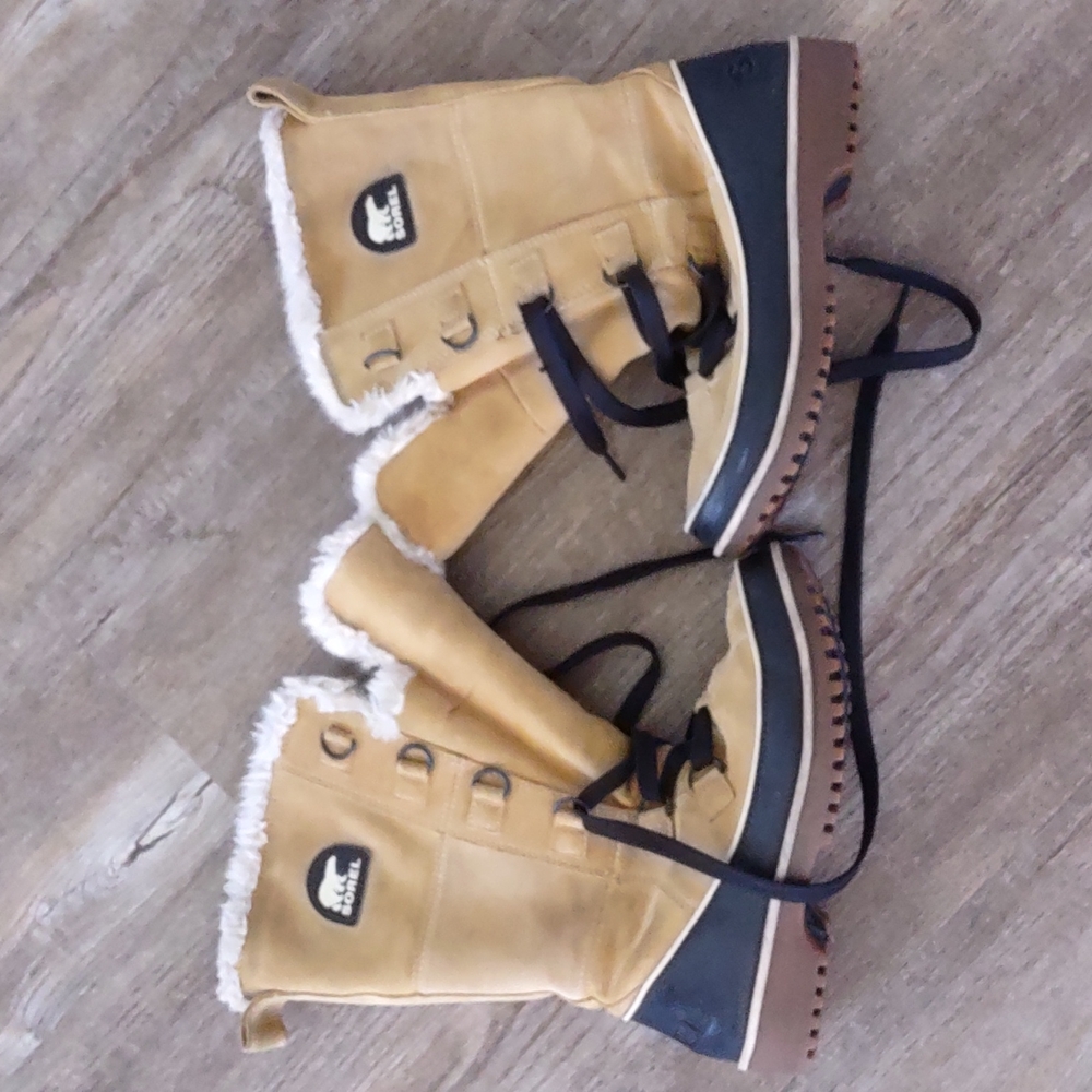 Sorel Fur lined Winter boots size 7 lace up